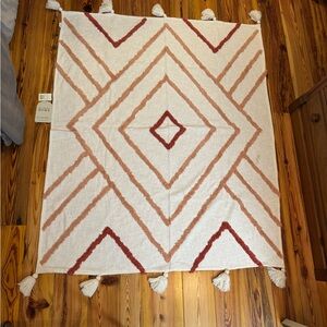 Geometric Patterned Throw Blanket